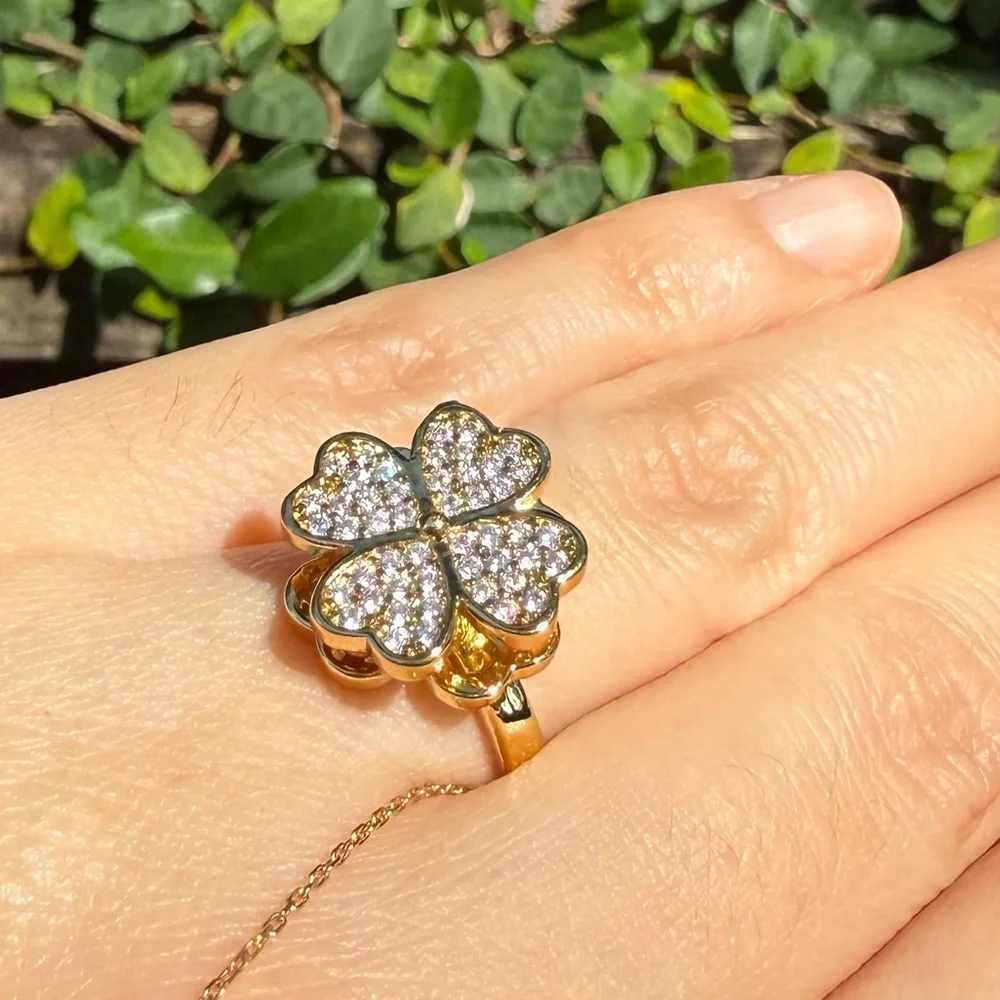 Gold Clover Ring with Crystals Anxiety Ring

Spinning ring - Picture 7 of 7